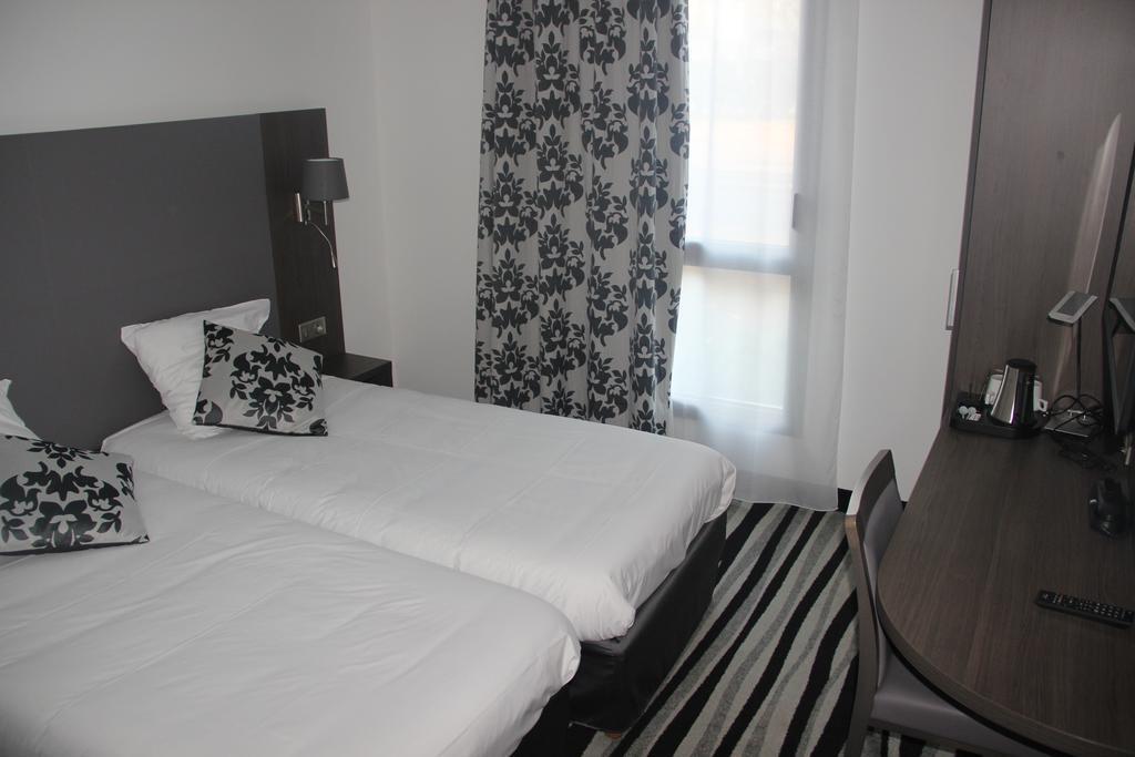 Kyriad Saint Quentin En Yvelines - Montigny Bagian luar foto