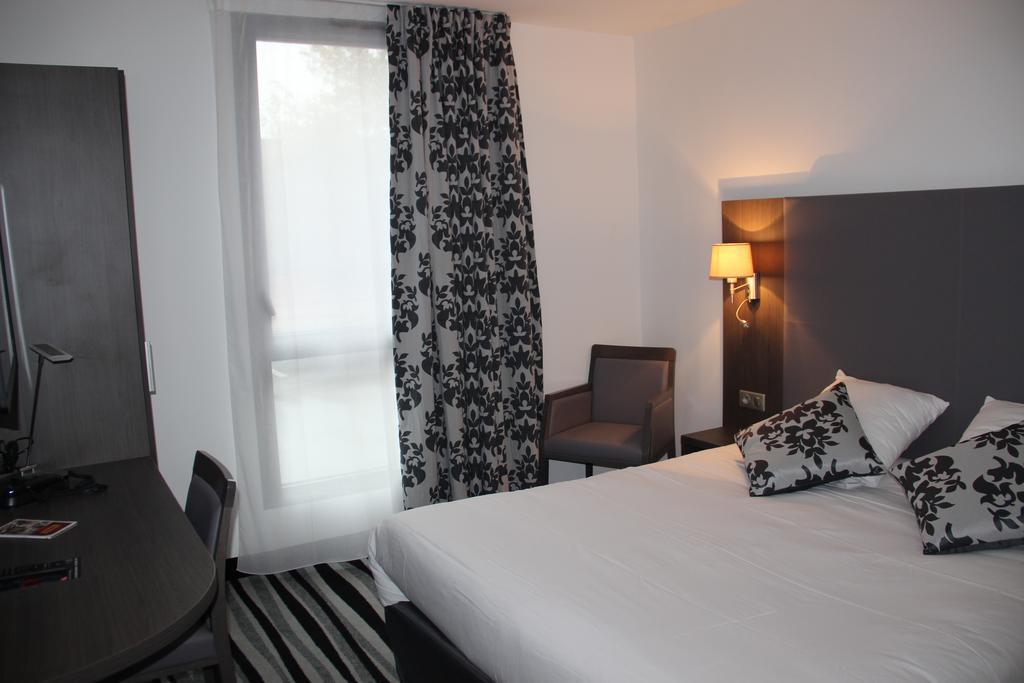 Kyriad Saint Quentin En Yvelines - Montigny Bagian luar foto