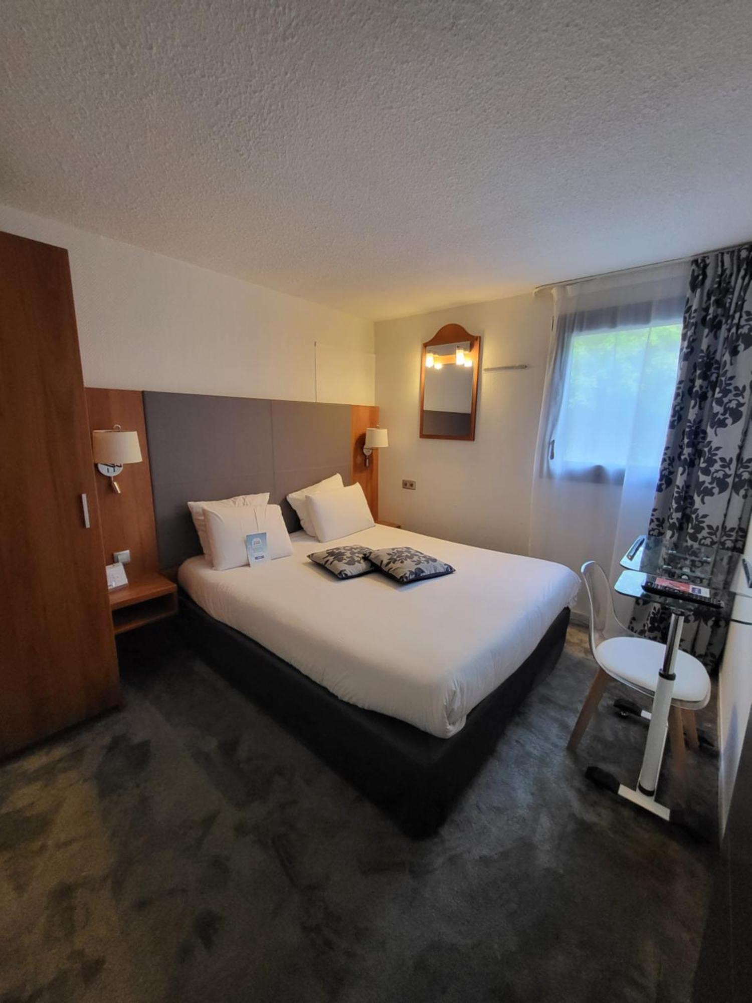 Kyriad Saint Quentin En Yvelines - Montigny Bagian luar foto