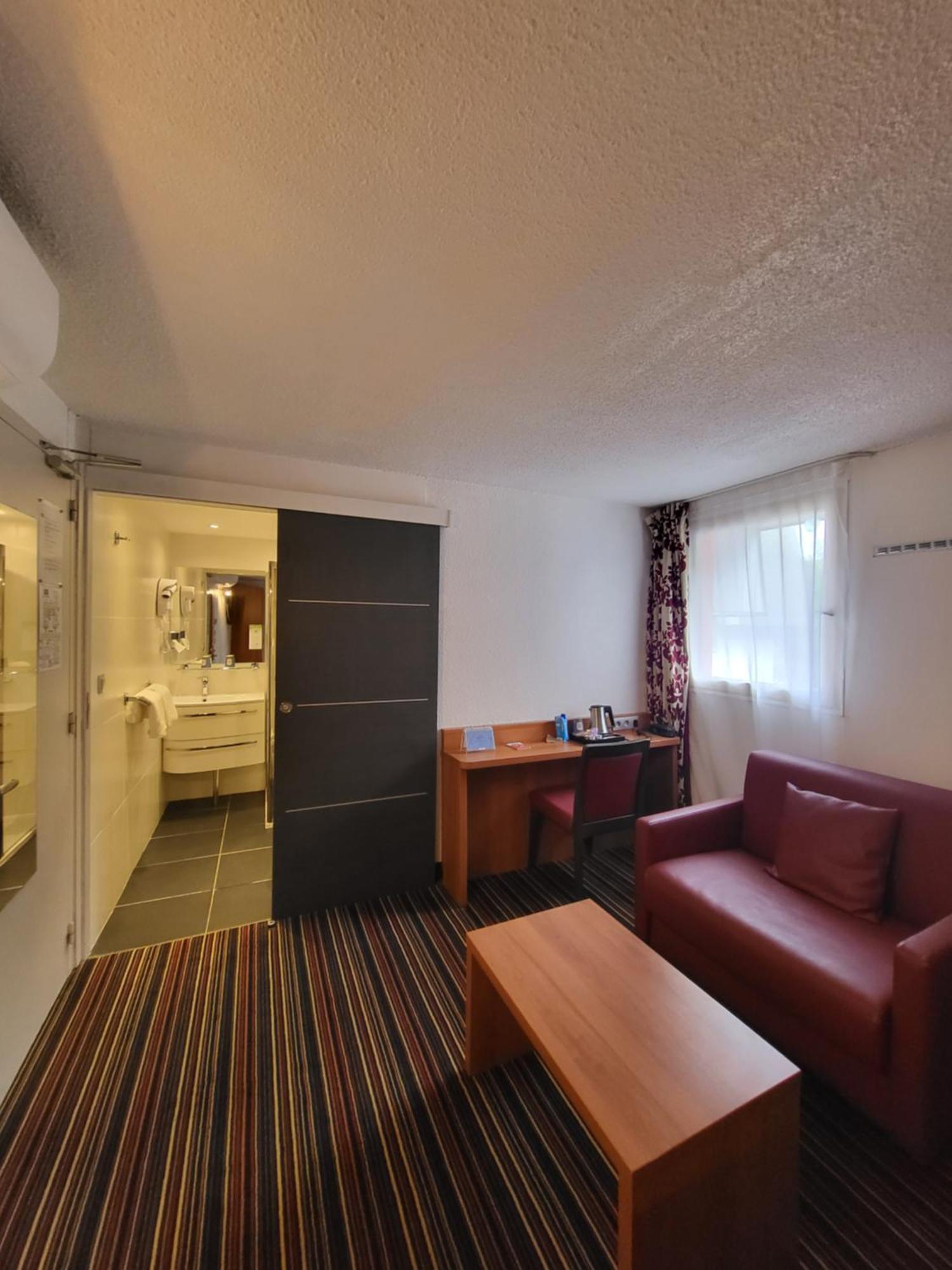 Kyriad Saint Quentin En Yvelines - Montigny Bagian luar foto