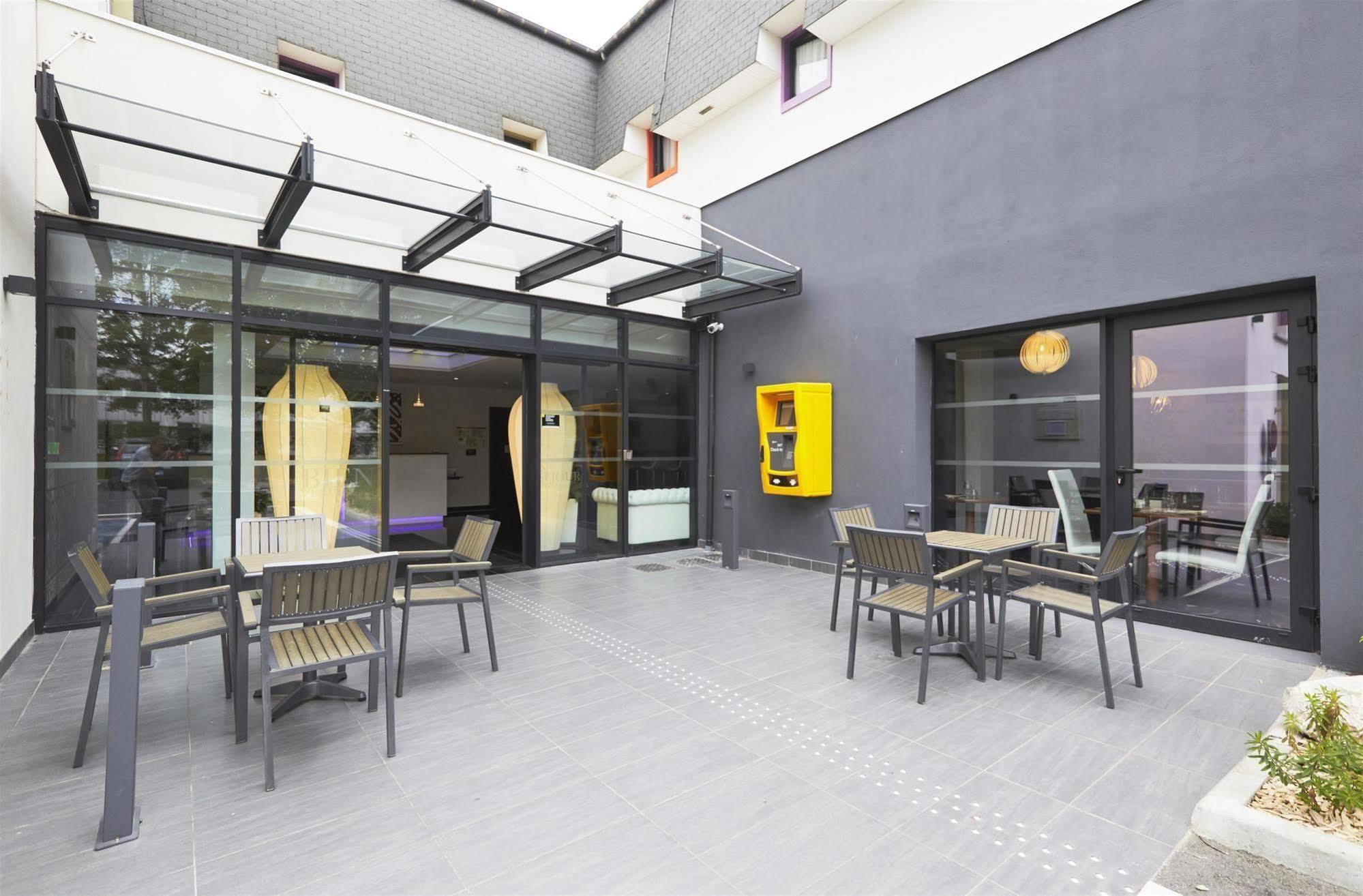Kyriad Saint Quentin En Yvelines - Montigny Bagian luar foto